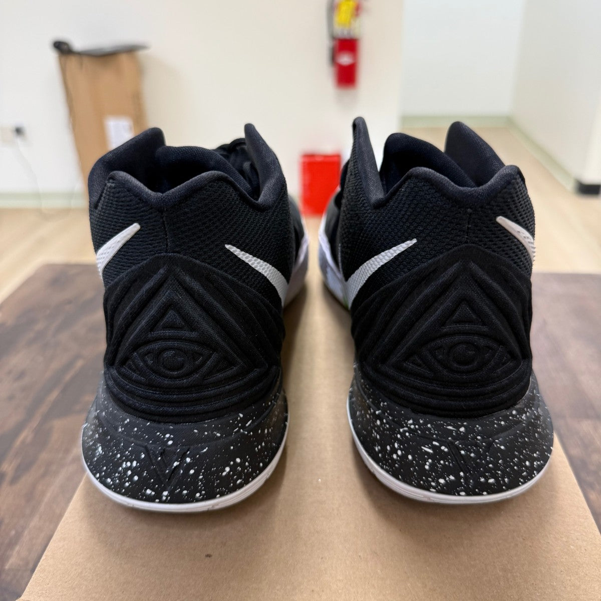 Nike Kyrie 5 Black Magic Size 12 (Pre-Owned) - Image 3
