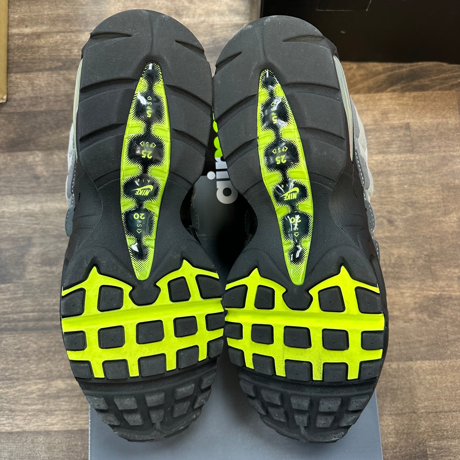 Big Bubble Neon Air Max 95 OG (USED)