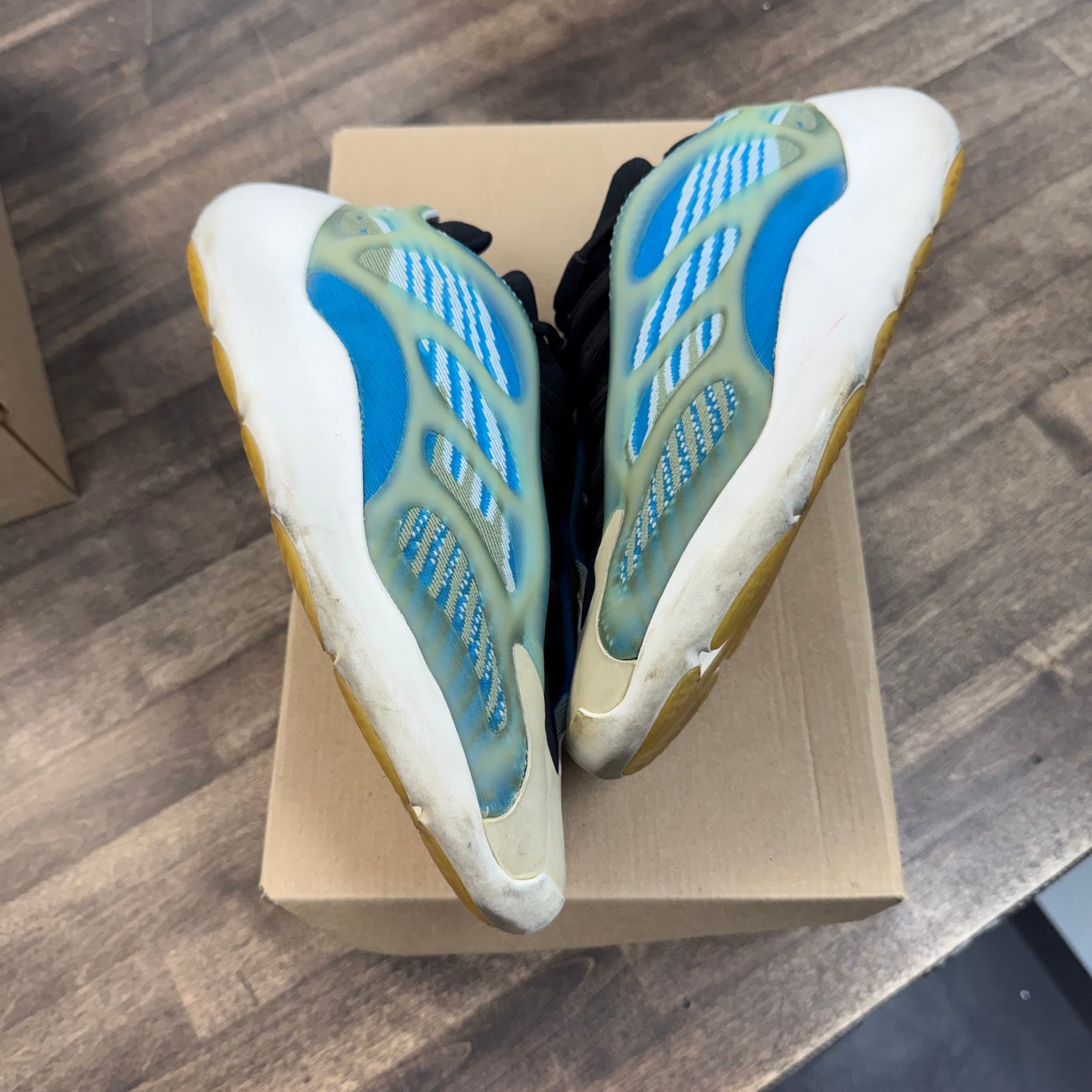 Arzareth Yeezy 700 V3 (USED, No Box)