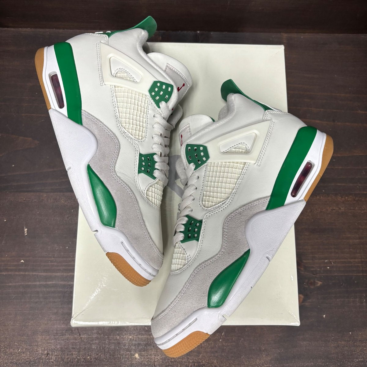 Jordan 4 Retro SB Pine Green Size 9.5 (Pre-Owned) - back
