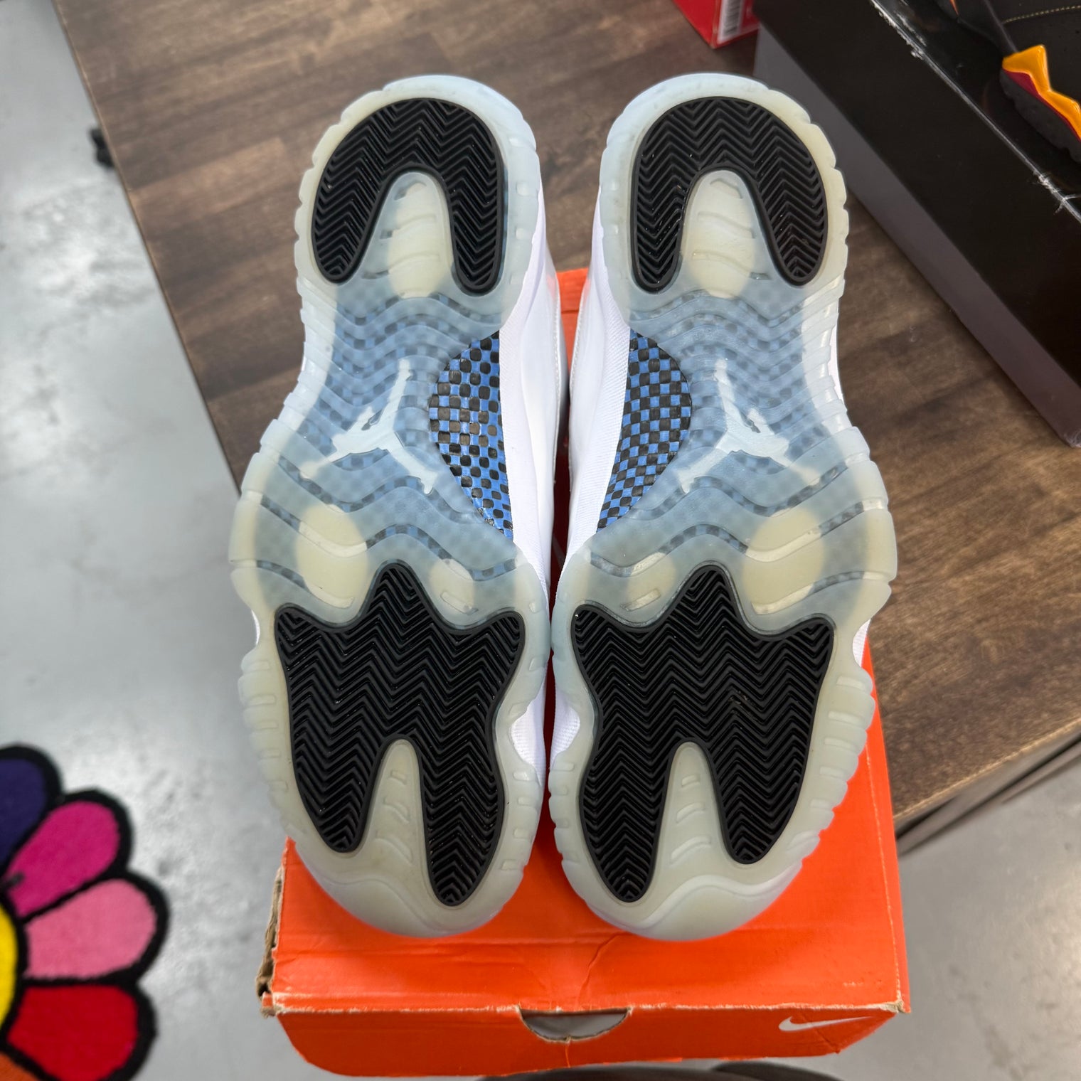 Jordan 11 Retro Low Legend Blue (USED, Replacement Box)