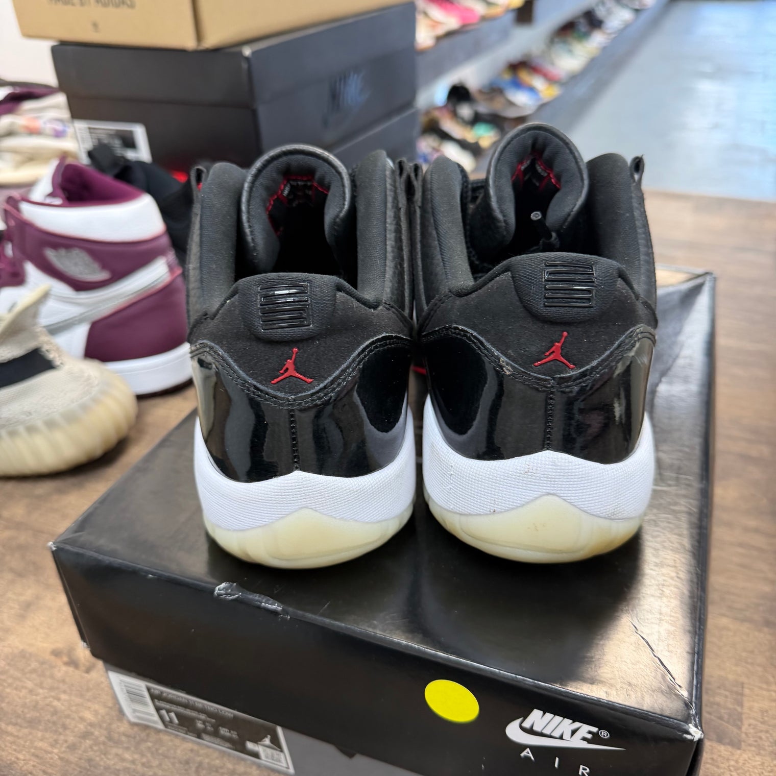 72-10 Jordan 11 Retro Low (USED)