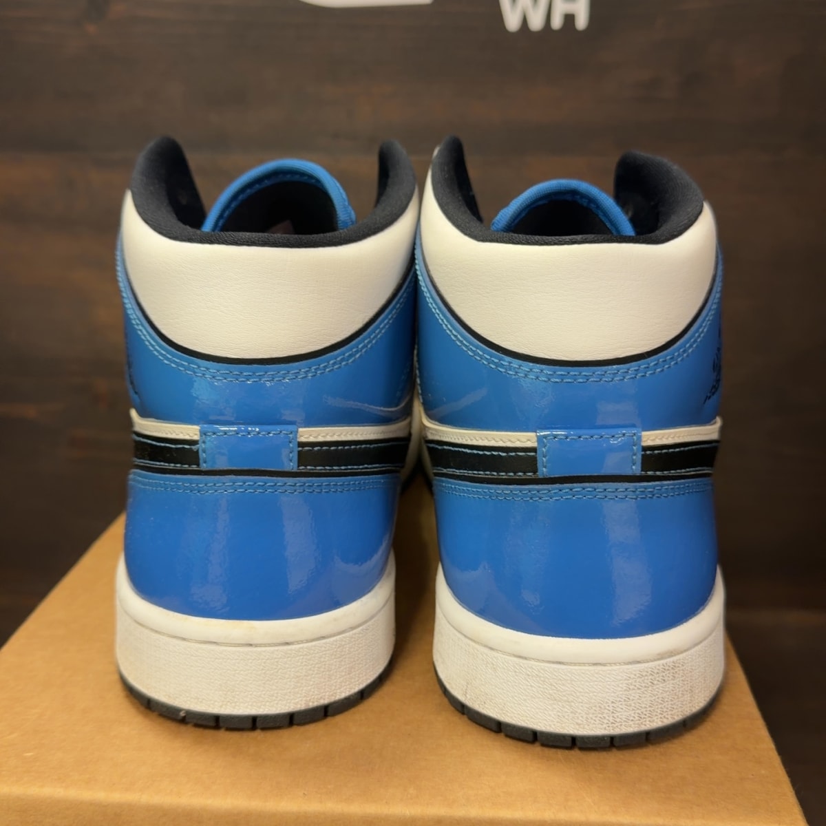 Jordan 1 Mid Signal Blue Size 11 (Pre-Owned) - Image 4