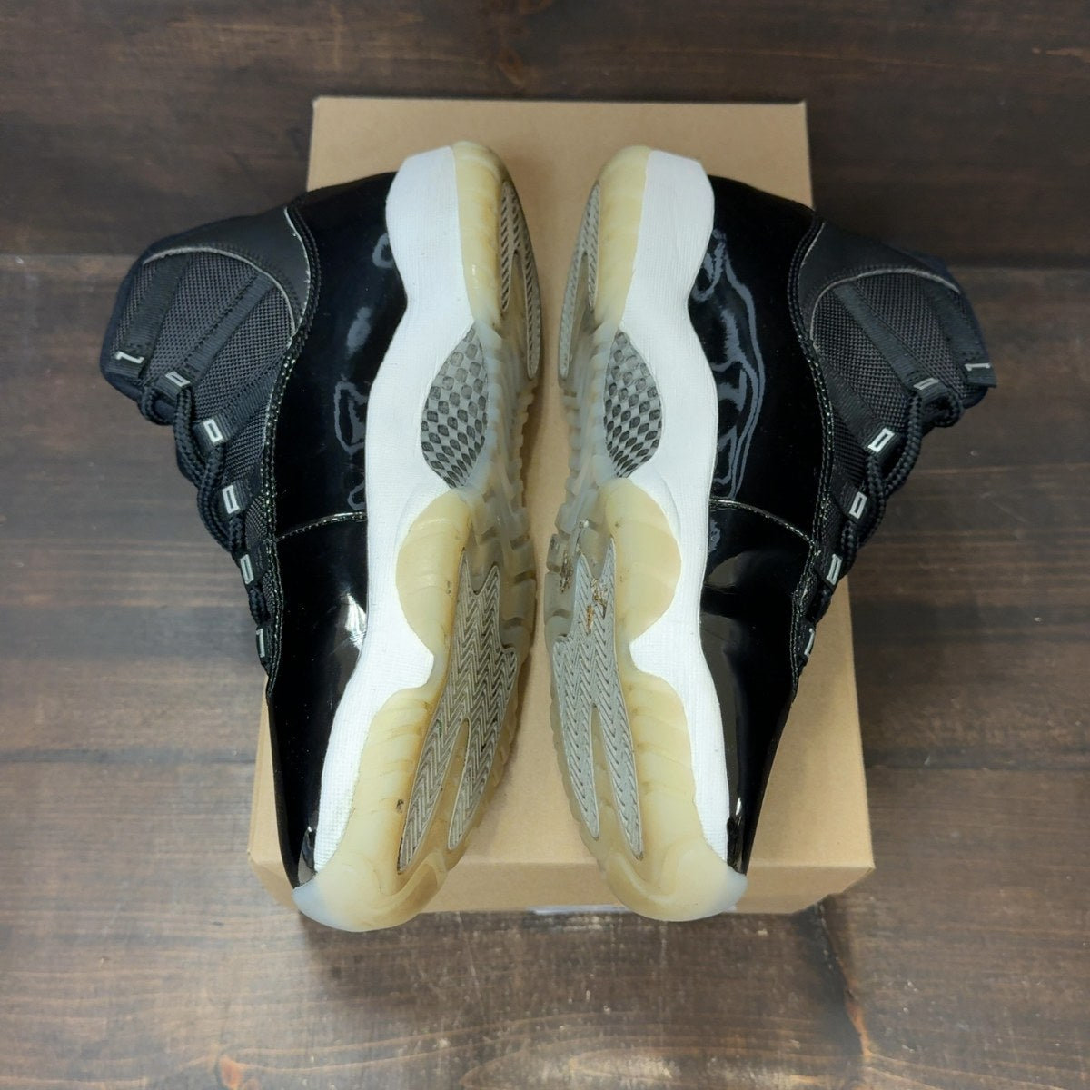 Jordan 11 Retro Jubilee 25th Anniversary Size 10 (Pre-Owned) - Image 4