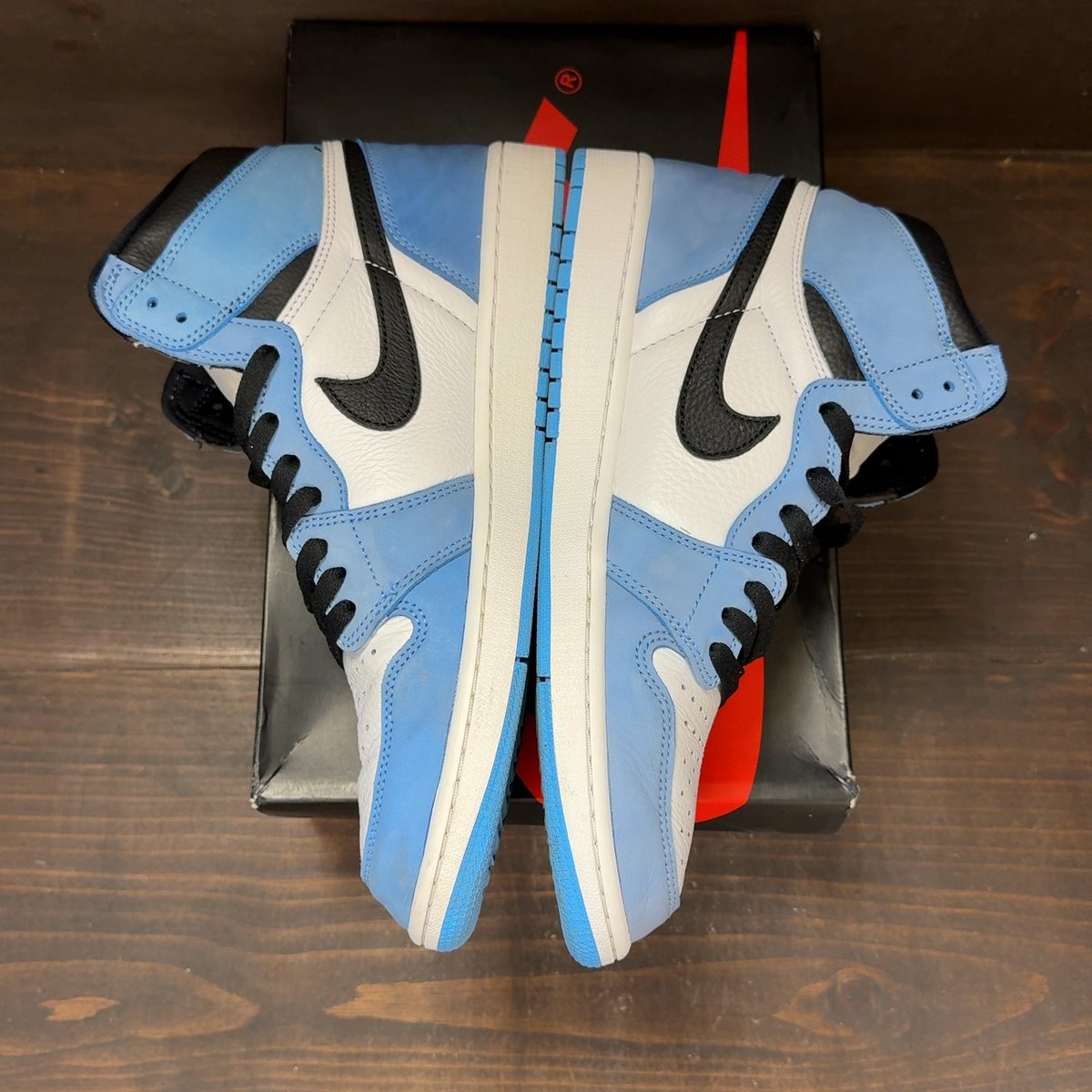 Jordan 1 Retro High OG University Blue Size 12 (Pre-Owned) - aux