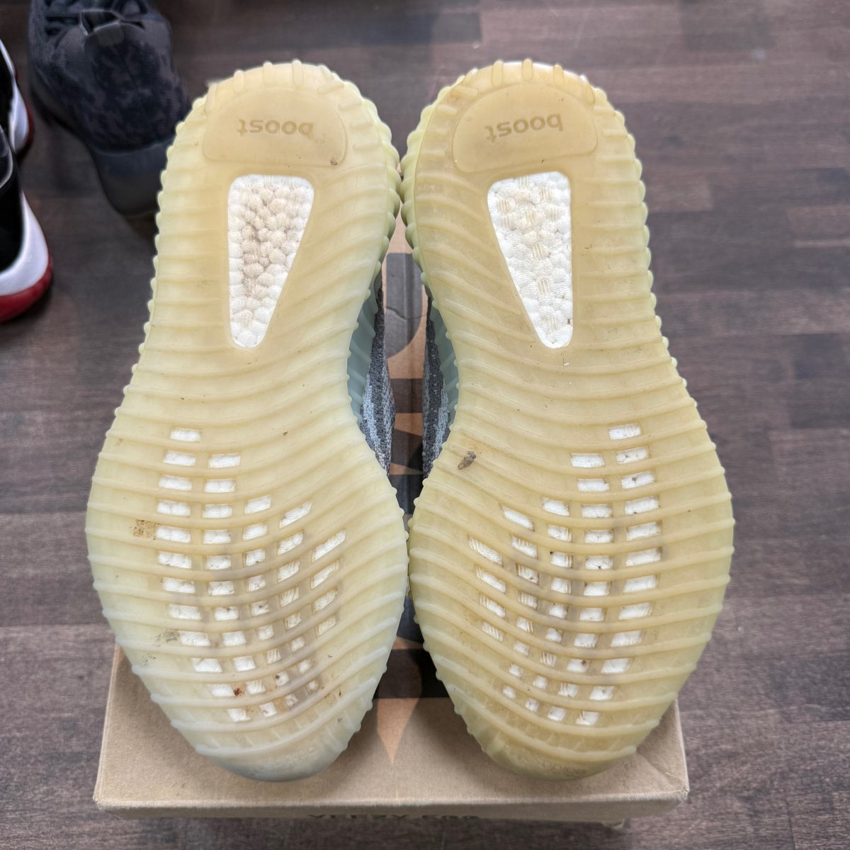 adidas Yeezy Boost 350 V2 Blue Tint Size 7.5 (Pre-Owned) - Image 5