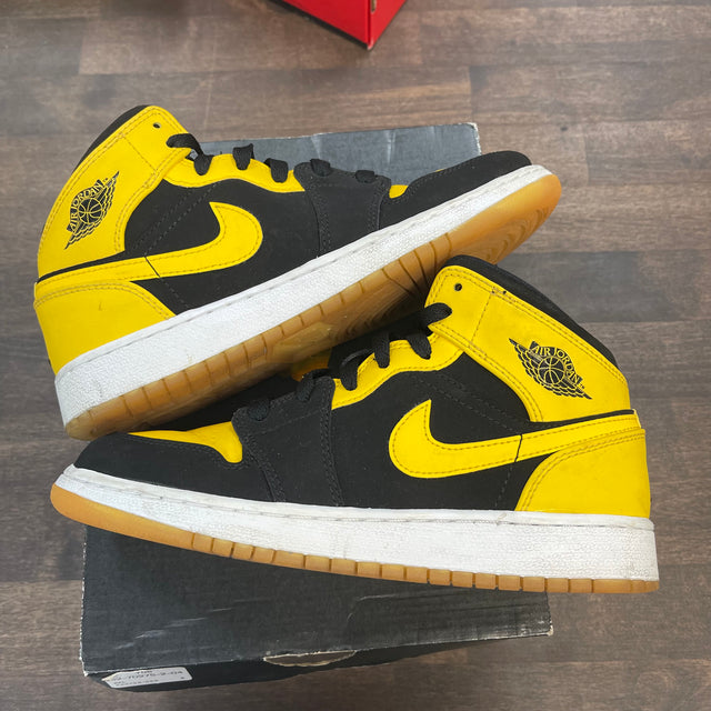 (GS) New Love Jordan 1 Mid (USED)