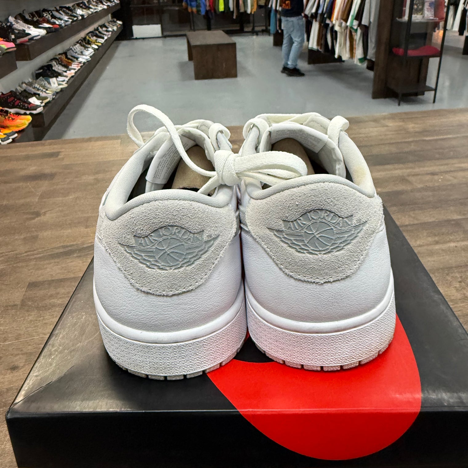 Neutral Grey Jordan 1 Low OG (USED)