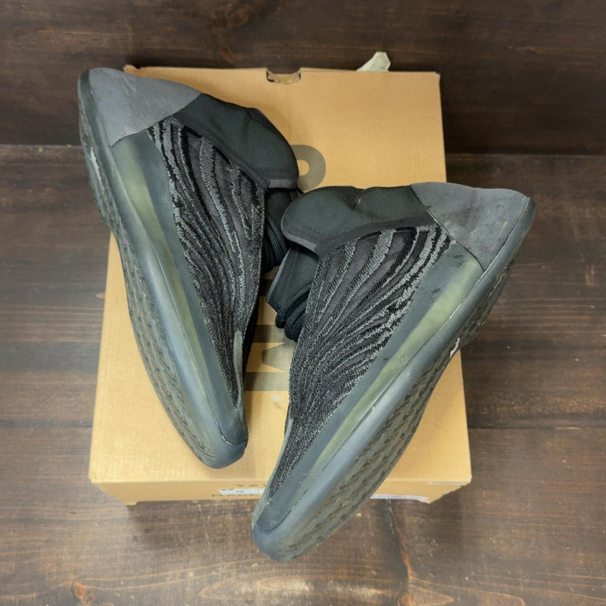 adidas Yeezy QNTM Onyx Size 9 (Pre-Owned) - back