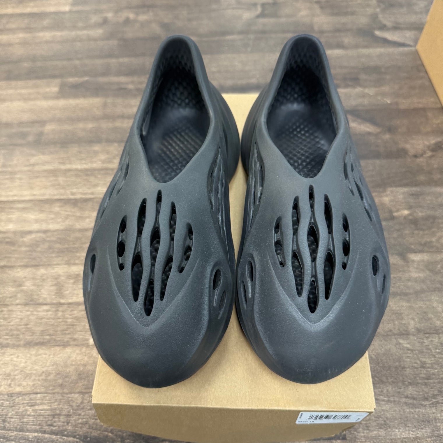 Onyx Yeezy Foam RNNR (USED)