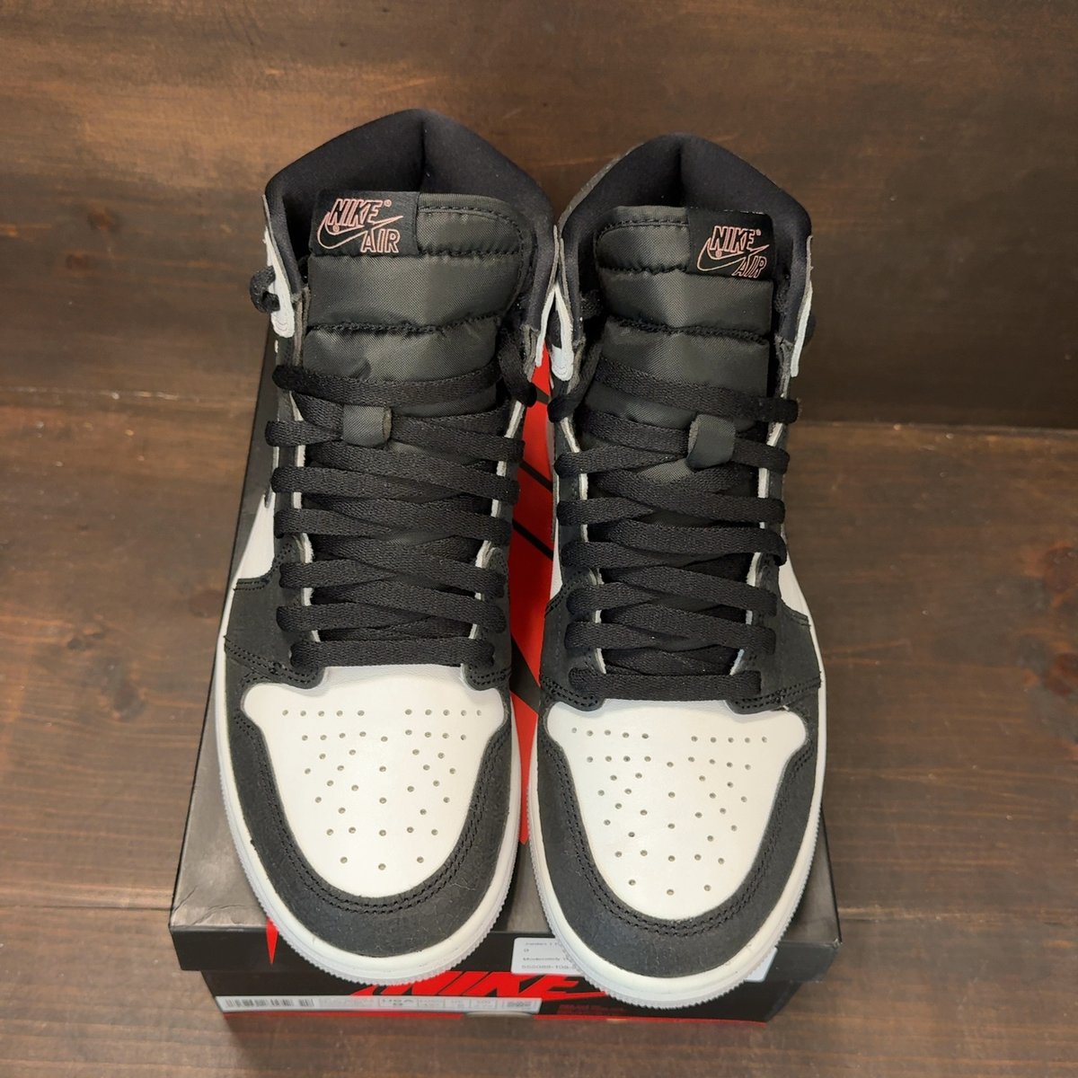 Jordan 1 Retro High OG Bleached Coral Size 9 (Pre-Owned) - tag