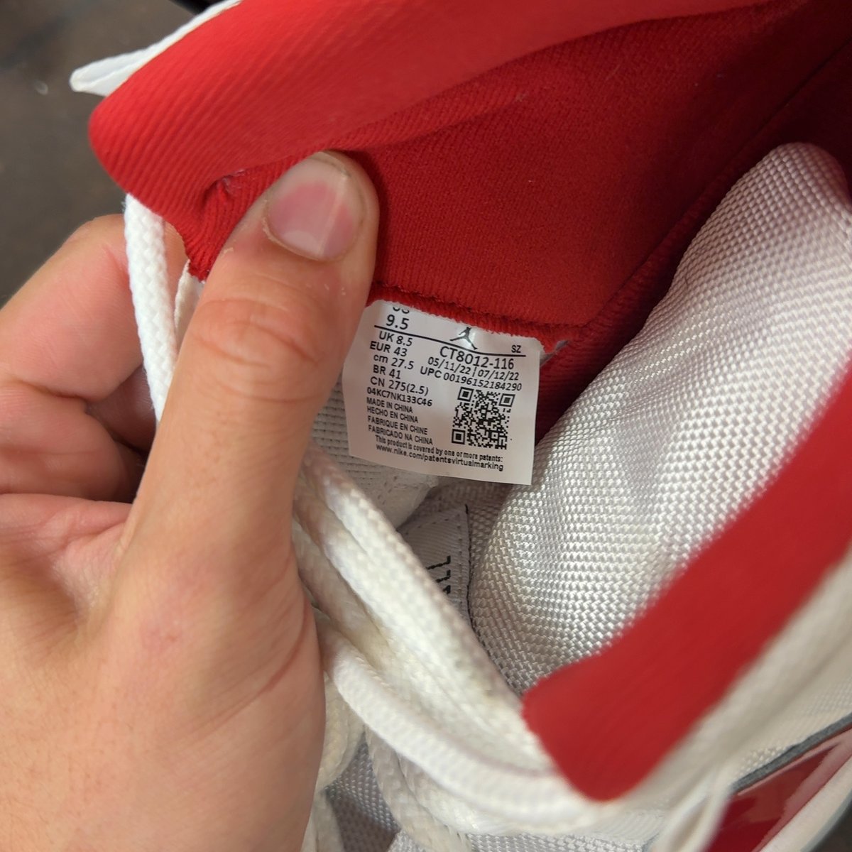 Jordan 11 Retro Cherry (2022) Size 9.5 (Pre-Owned) - aux