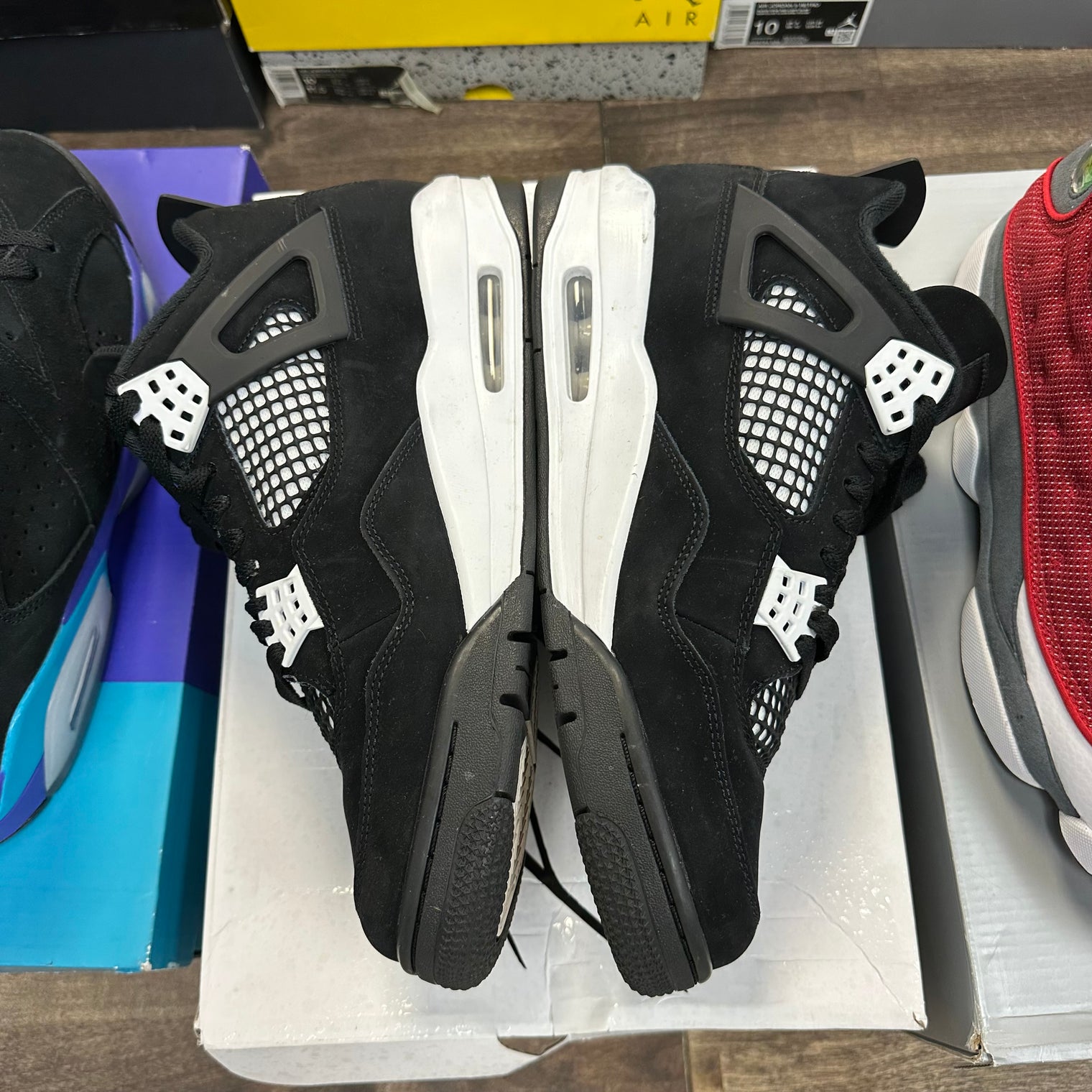 White Thunder Jordan 4 (USED)