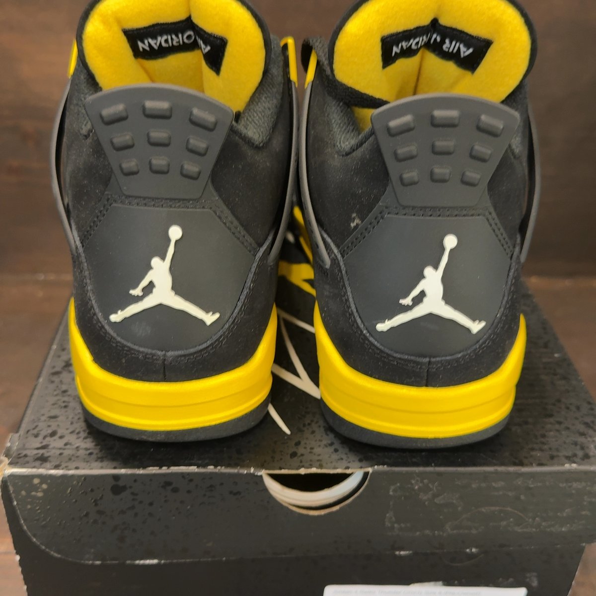Jordan 4 Retro Thunder (2023) Size 8 (Pre-Owned) - aux