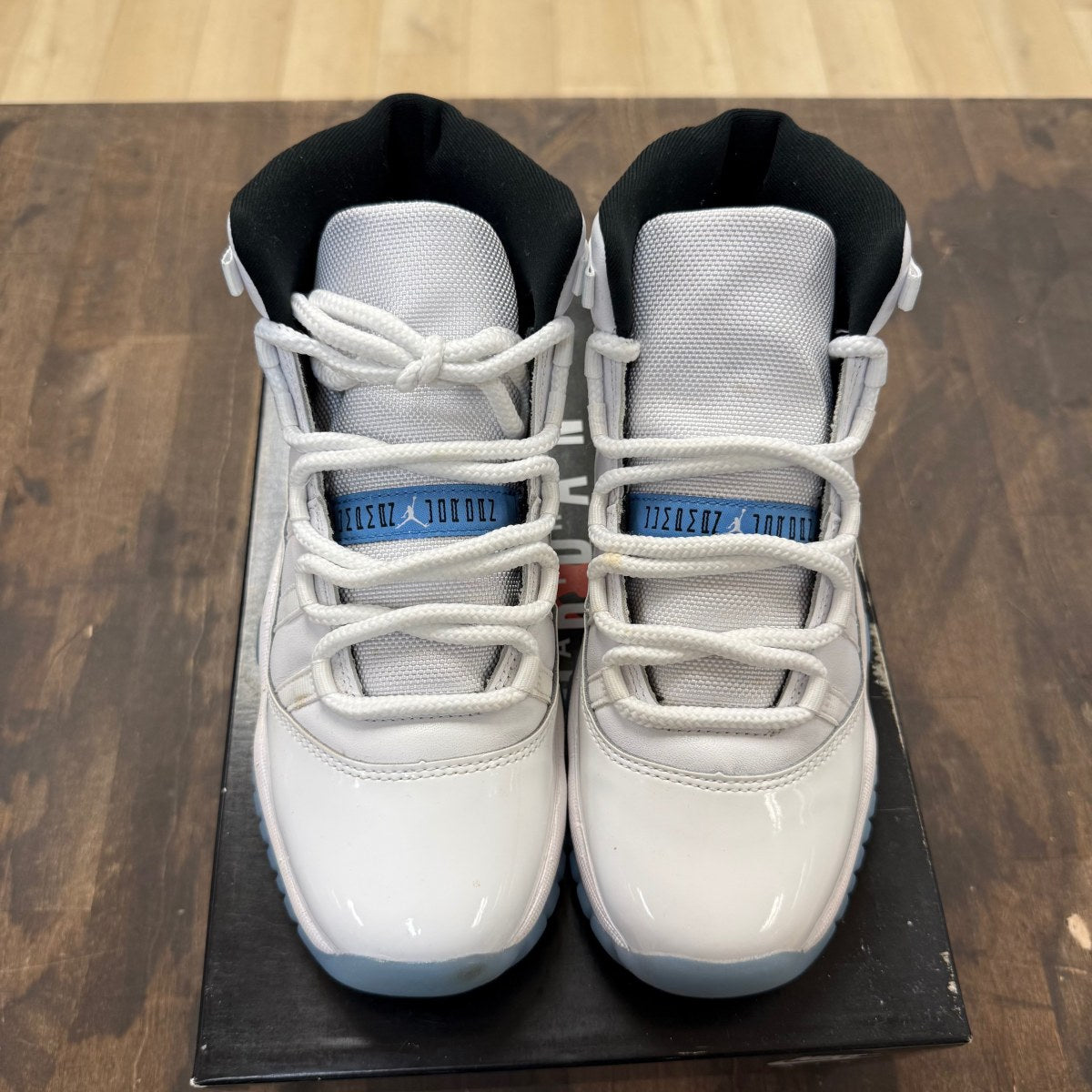 Jordan 11 Retro Legend Blue (2024) (GS) Size 7Y (Pre-Owned) - Image 2