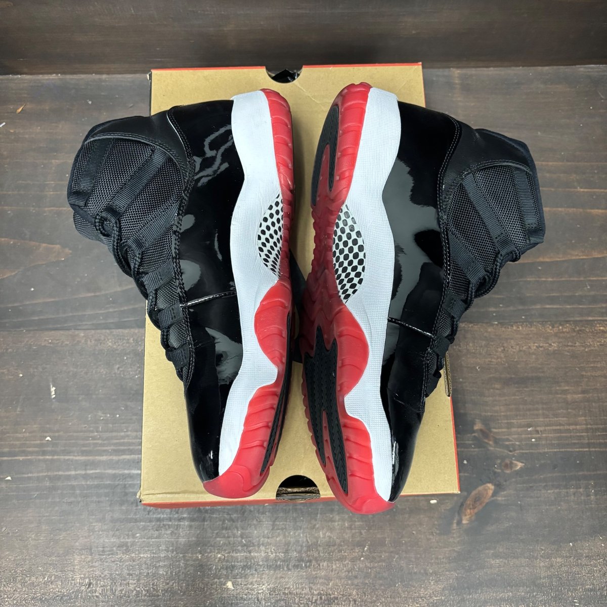 Jordan 11 Retro Playoffs Bred (2019) Size 10 (Pre-Owned) - tag