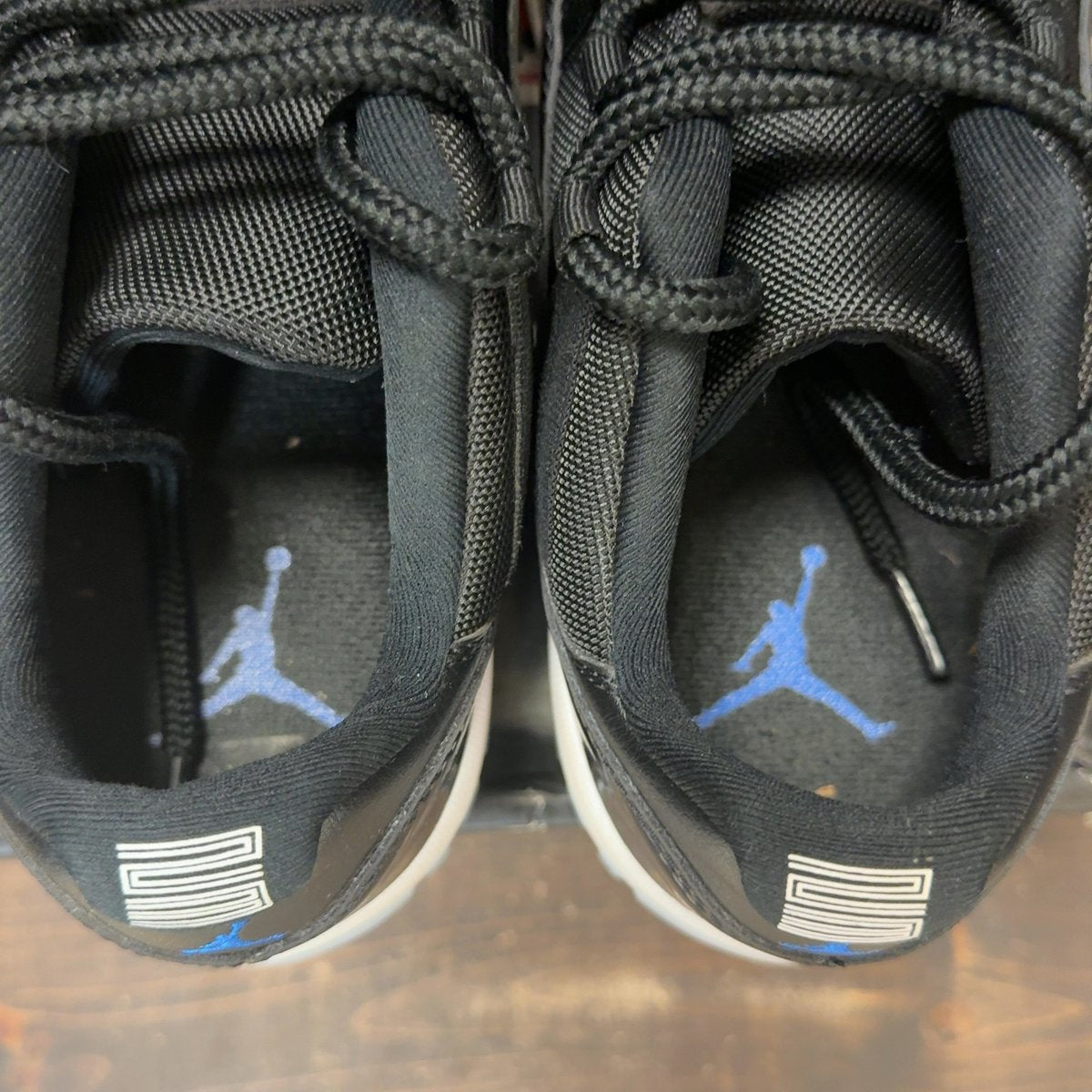 Jordan 11 Retro Low Space Jam Size 9 (Pre-Owned) - aux