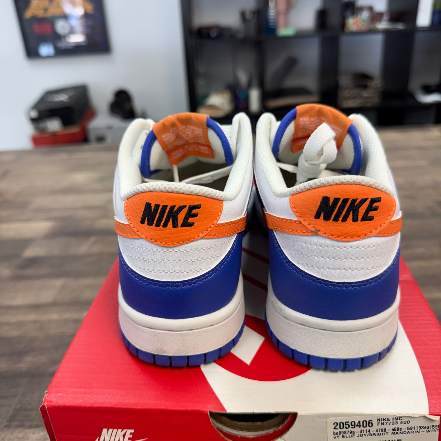 Nike Dunk Low Knicks (US 6Y) (USED, Strong Smoke Smell)