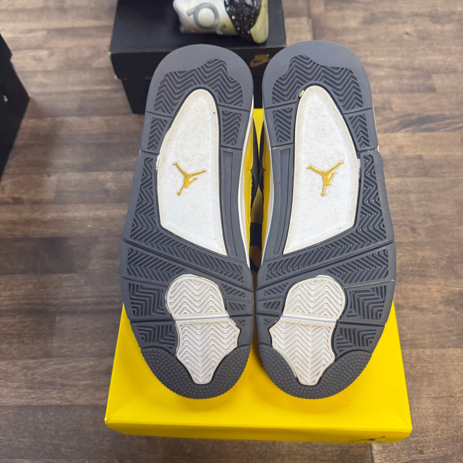 Lightning Jordan 4 Retro (Used)