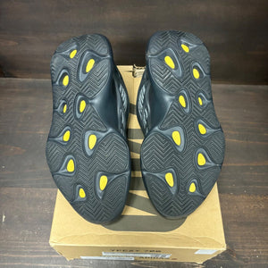 adidas Yeezy 700 V3 Alvah Size 7 (Pre-Owned) - box