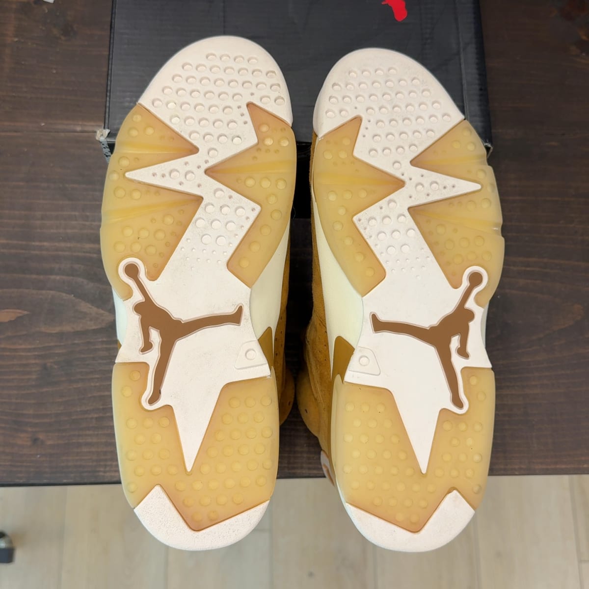 Jordan 6 Retro Wheat Size 10 (Pre-Owned) - aux