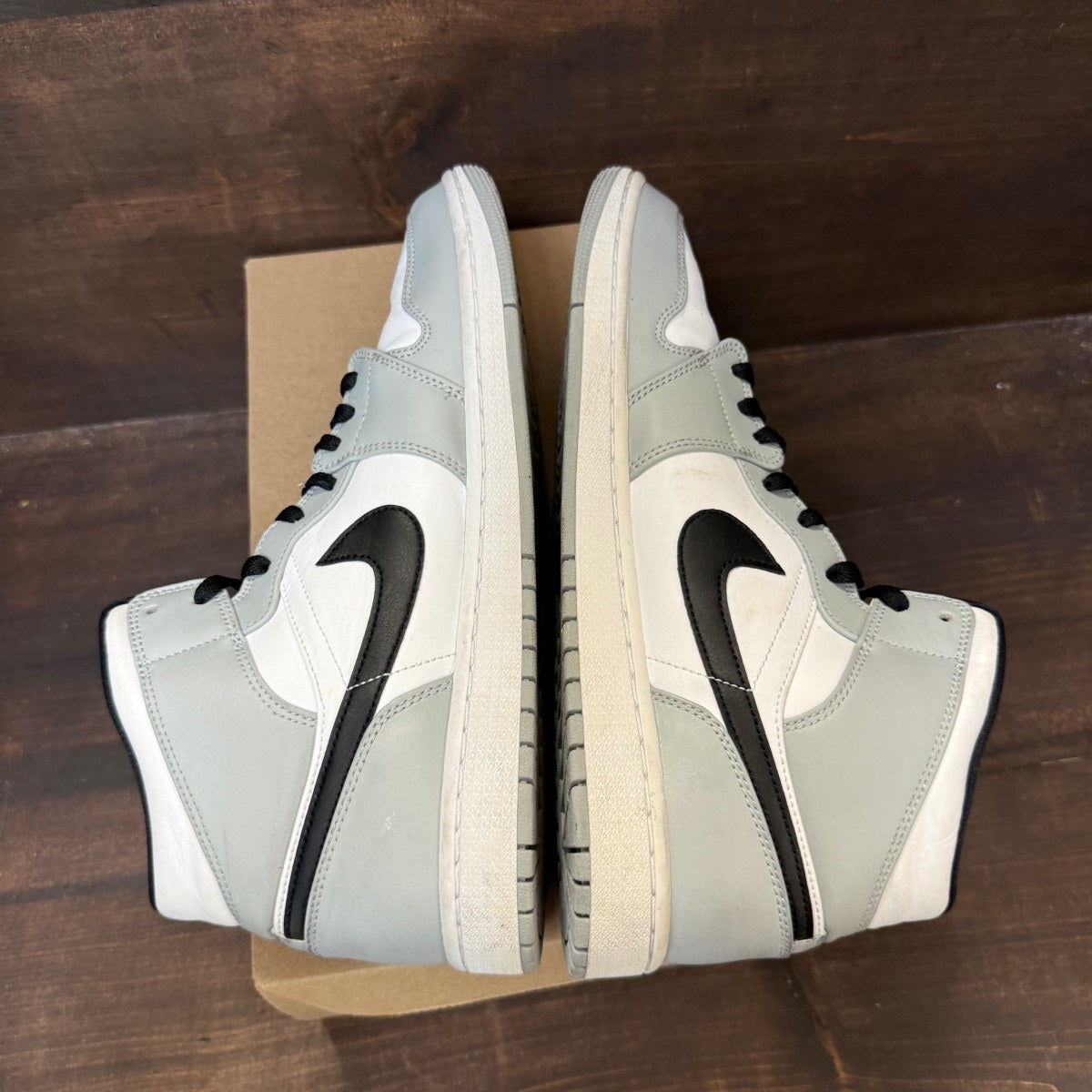 Jordan 1 Mid Light Smoke Grey Size 11.5 (Pre-Owned) - Image 4