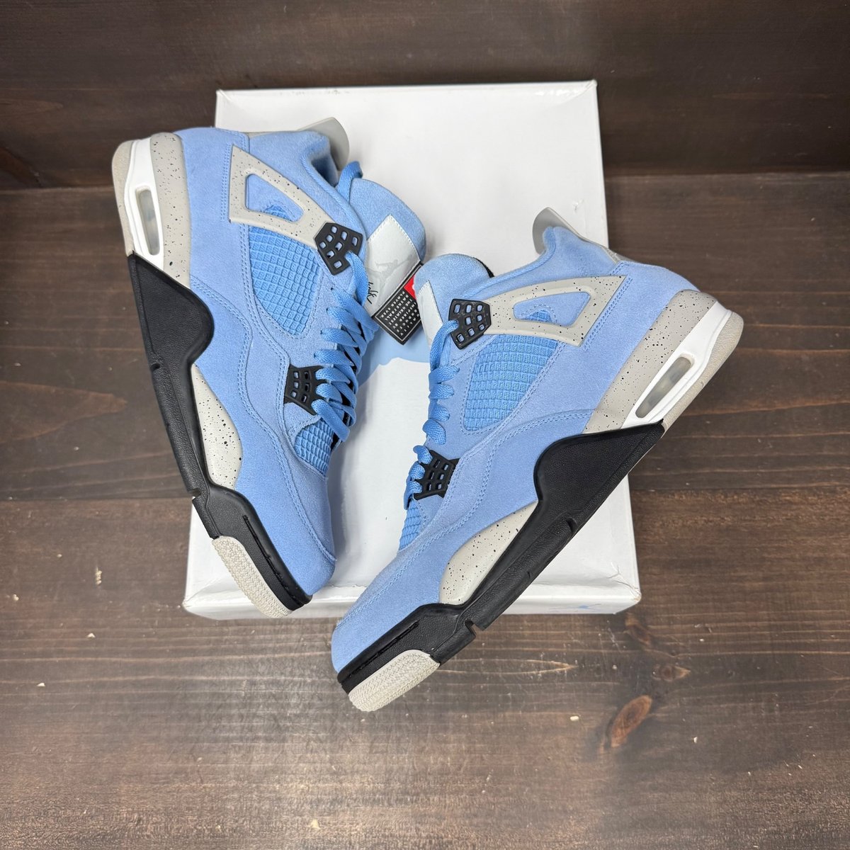 Jordan 4 Retro University Blue Size 11.5 (Pre-Owned) - tag