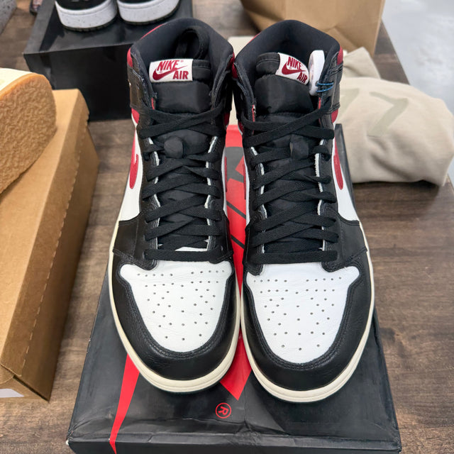 Black Gym Red Jordan 1 Retro High (USED)