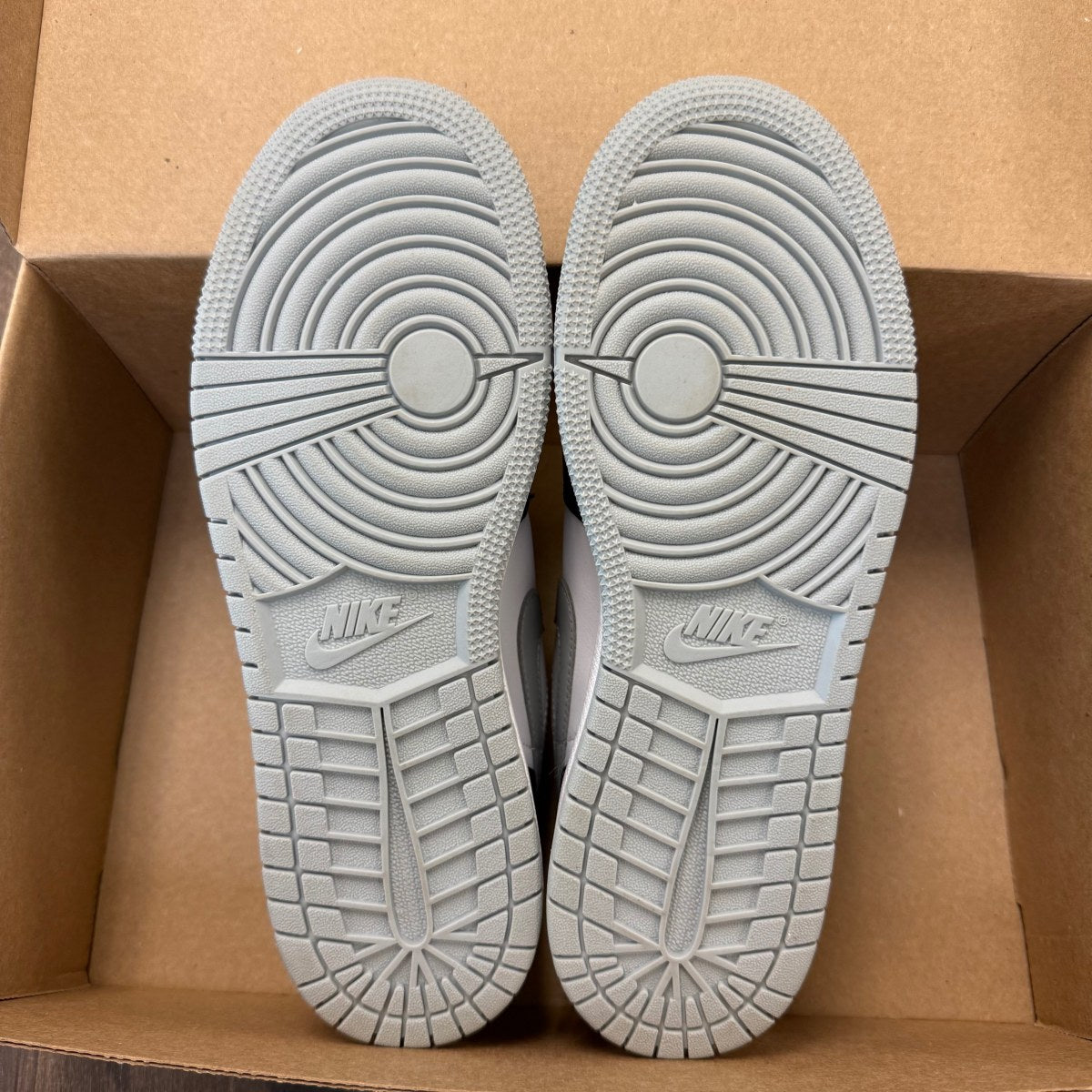 Jordan 1 Low Shadow Toe (GS) Size 7Y (Pre-Owned) - Image 5