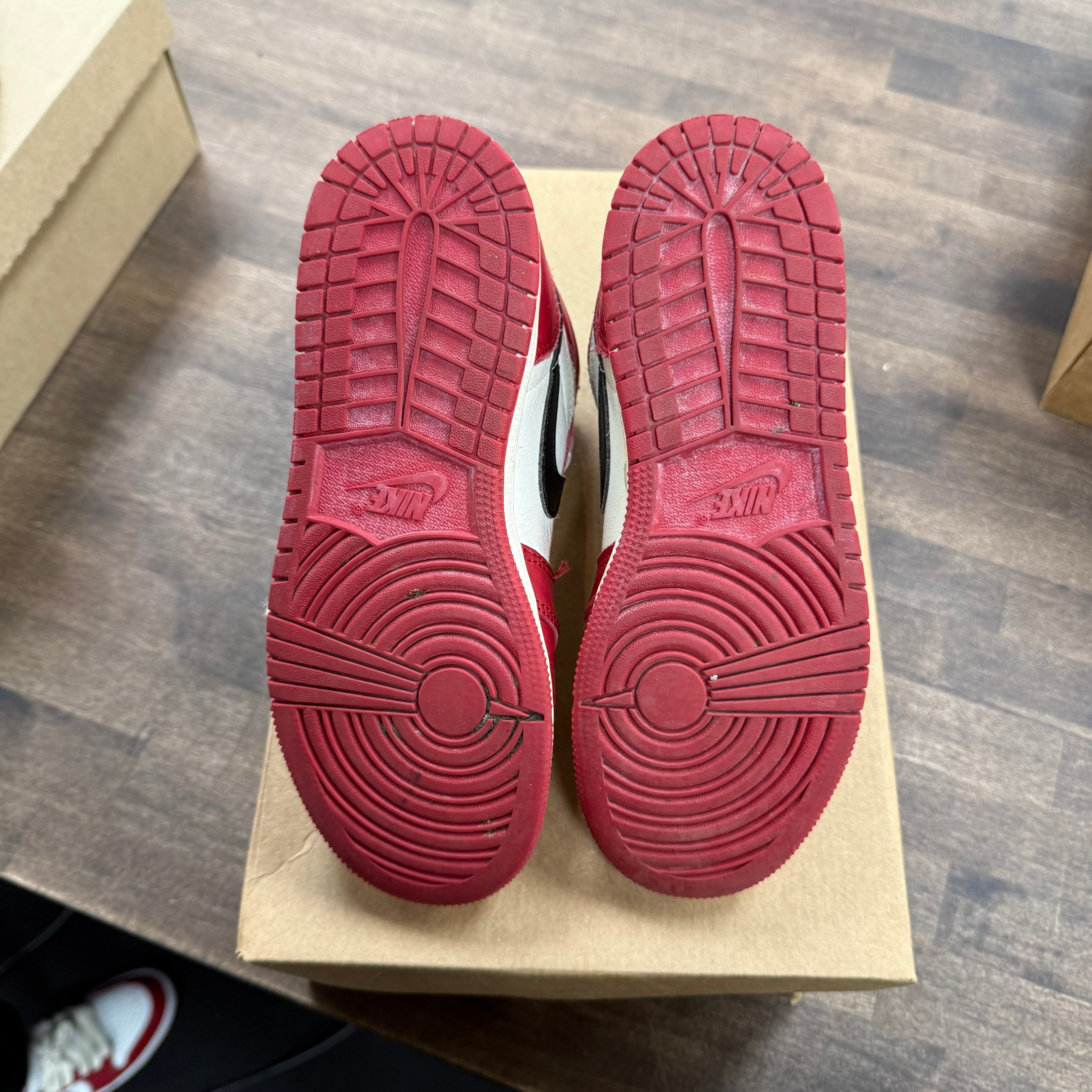 Jordan Chicago Lost and Found Jordan 1 Retro High OG (GS) (USED, No Box) Size 4Y (Pre-Owned) - Image 5