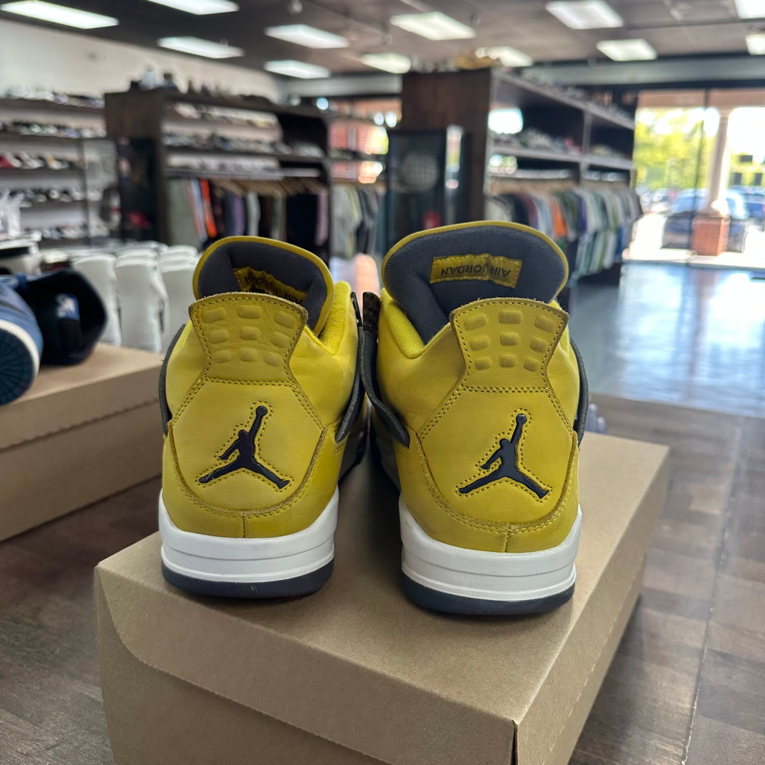 Lightning Jordan 4 Retro (USED, No Box)