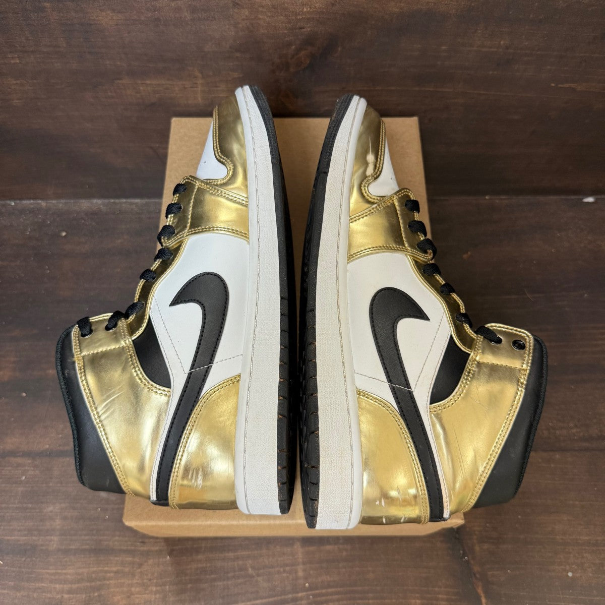 Jordan 1 Mid Metallic Gold Black White Size 10 (Pre-Owned) - Image 4