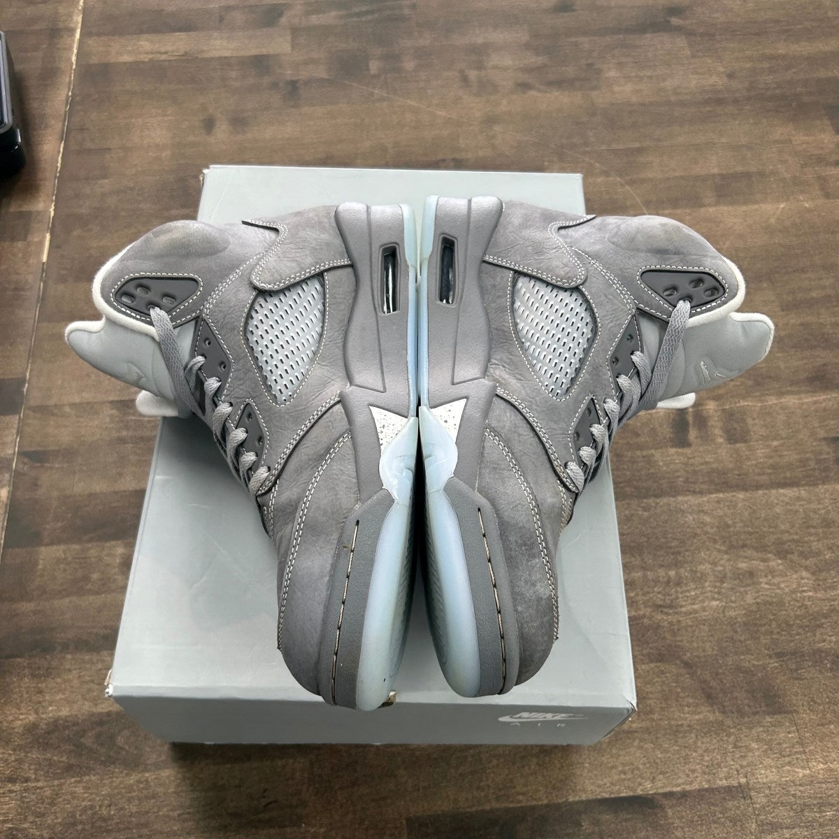 Jordan 5 Retro Wolf Grey (2026) Size 11 (Pre-Owned) - Image 3