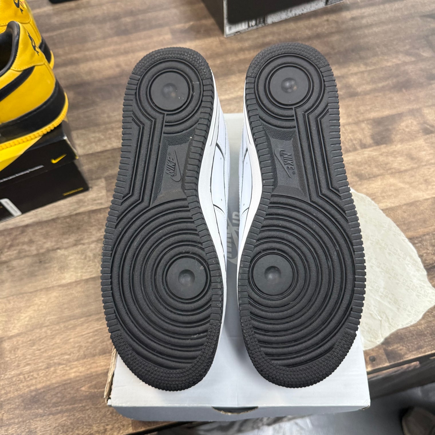 Black Outline White Nike Air Force 1 Low (USED)