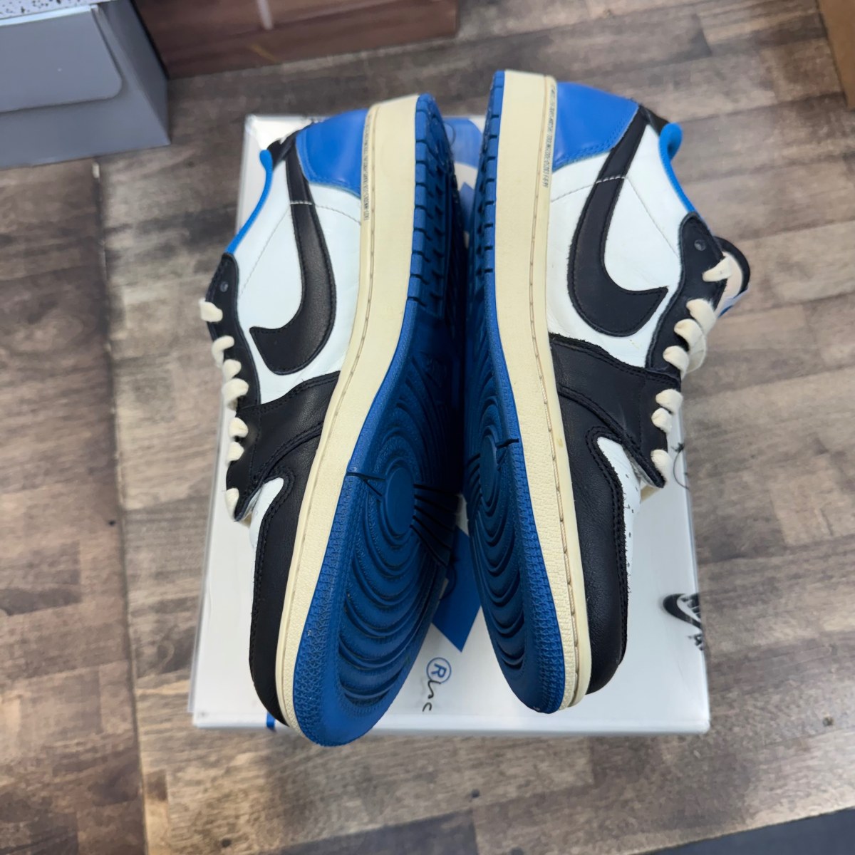 Jordan 1 Retro Low OG SP Fragment x Travis Scott - Image 3