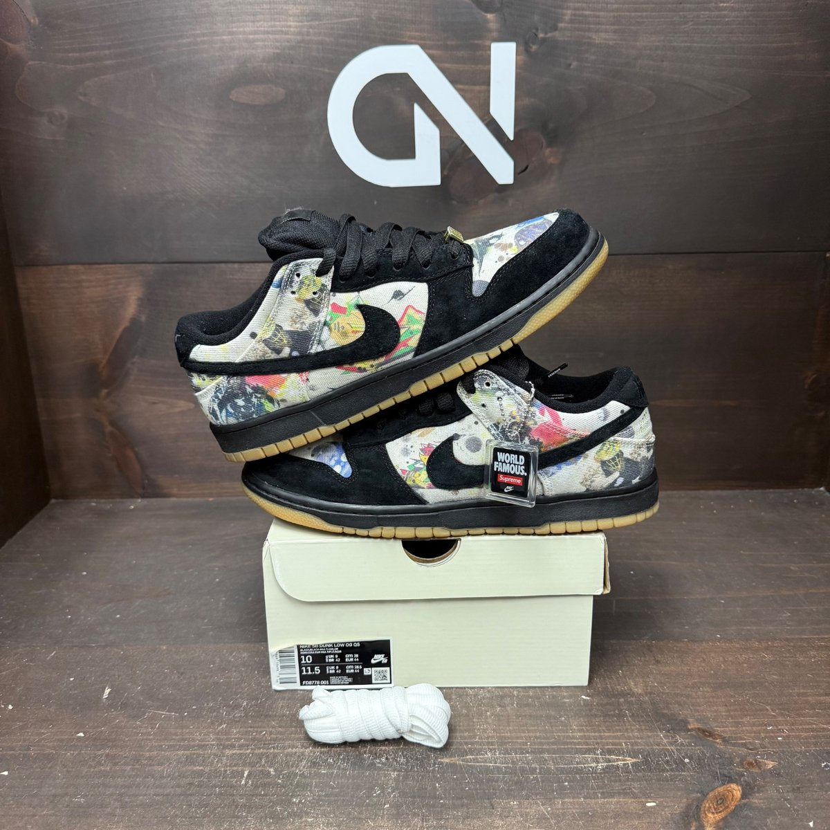 Nike SB Dunk Low Supreme Rammellzee Size 10 (Pre-Owned) - front