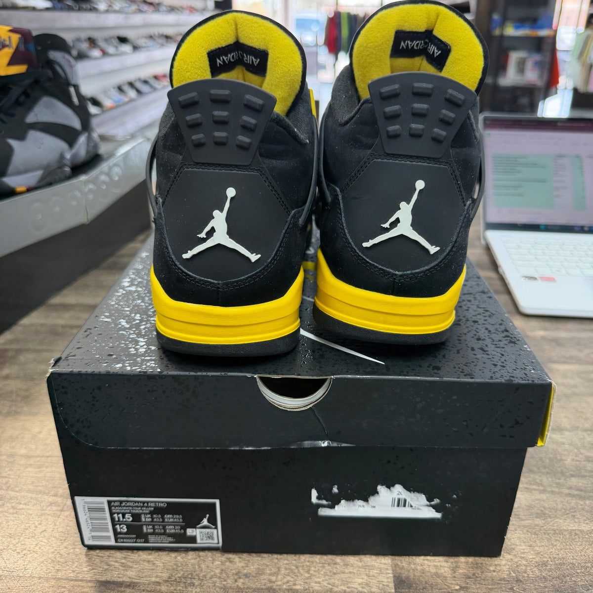 Jordan 4 Retro Thunder (2023) Size 11.5 (Pre-Owned)