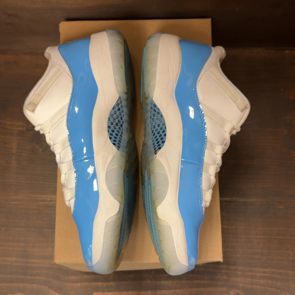 Jordan 11 Retro Low University Blue (2026) Size 10.5 (Pre-Owned) - aux
