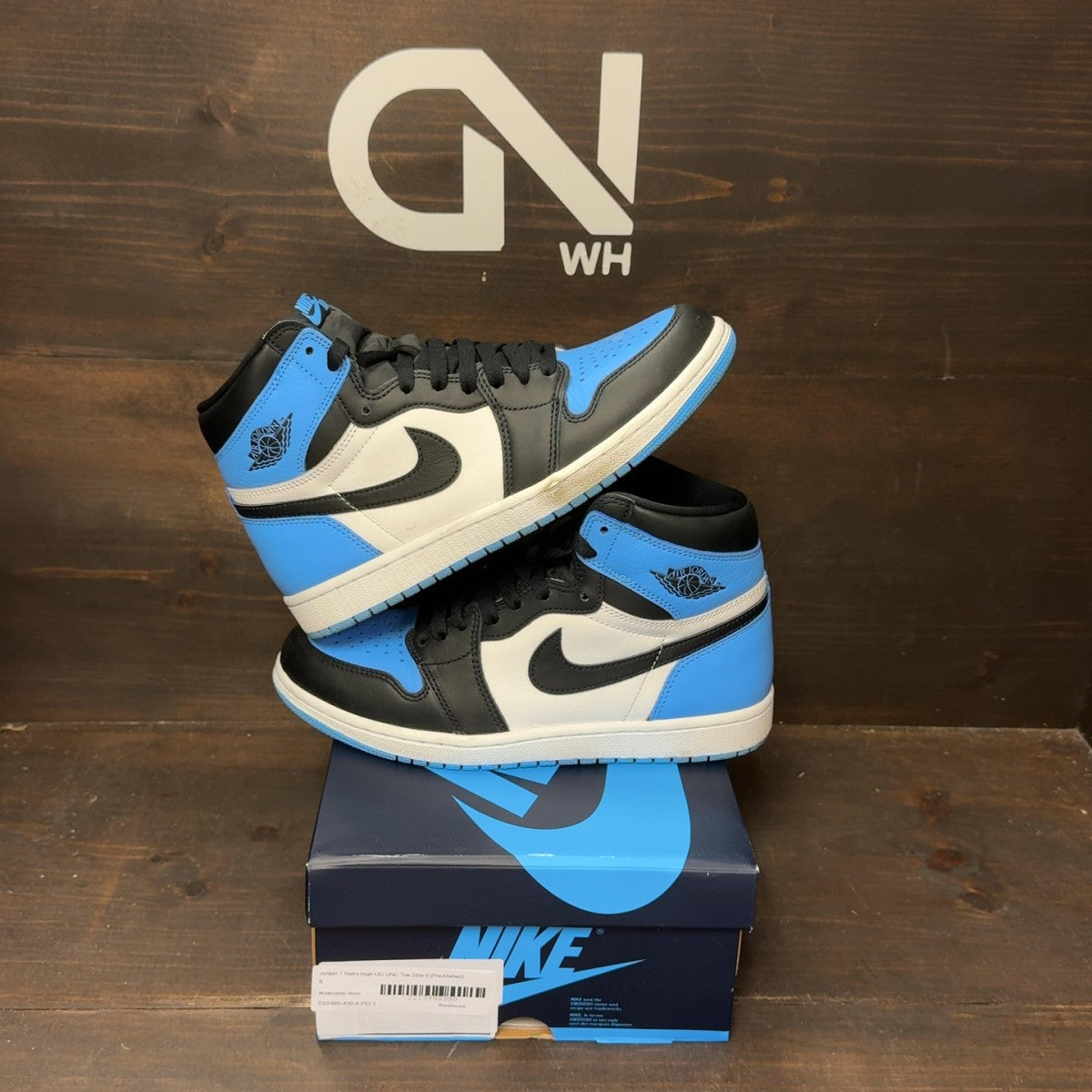 Jordan 1 Retro High OG UNC Toe Size 8 (Pre-Owned) - front