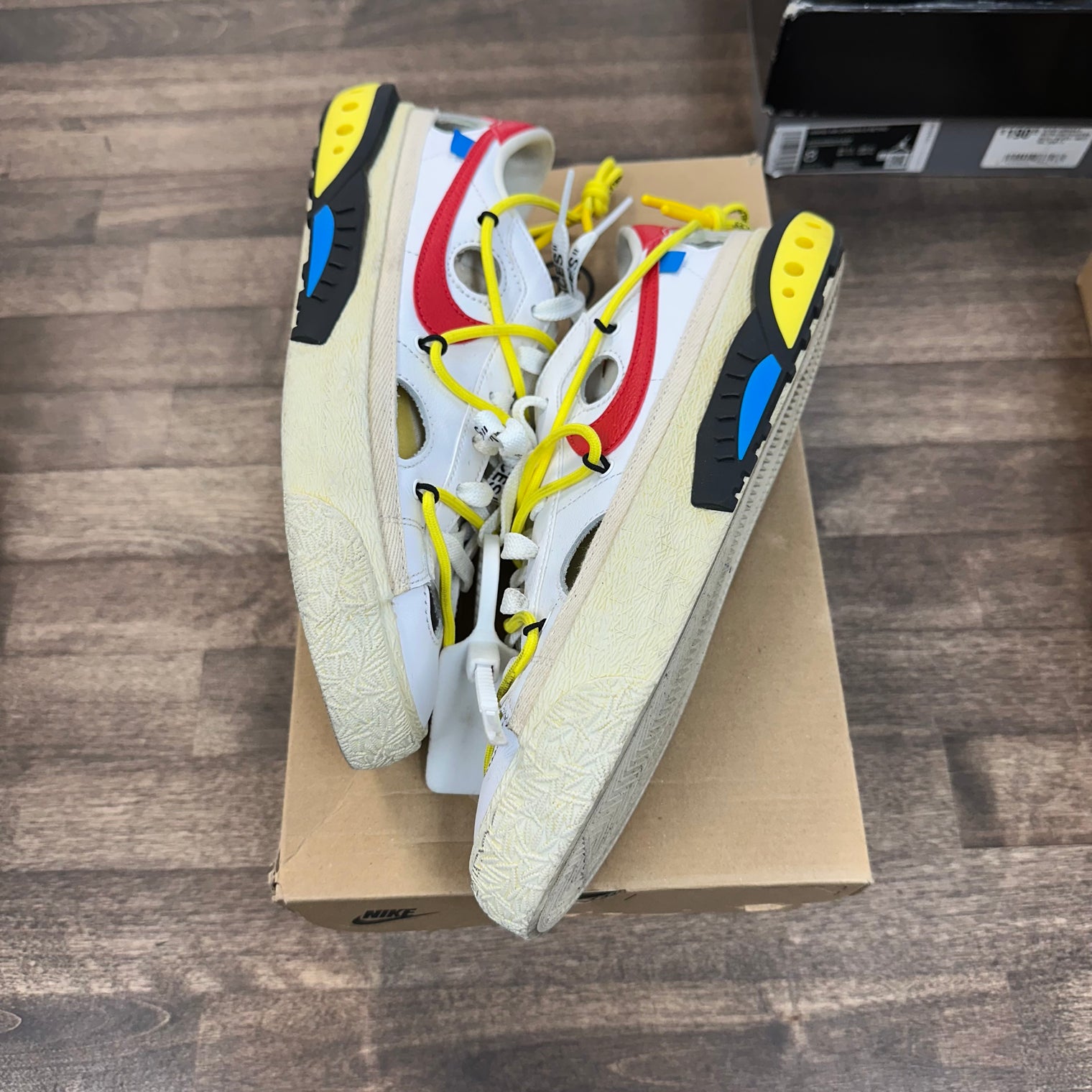 Off-White University Red Blazer Low (USED)
