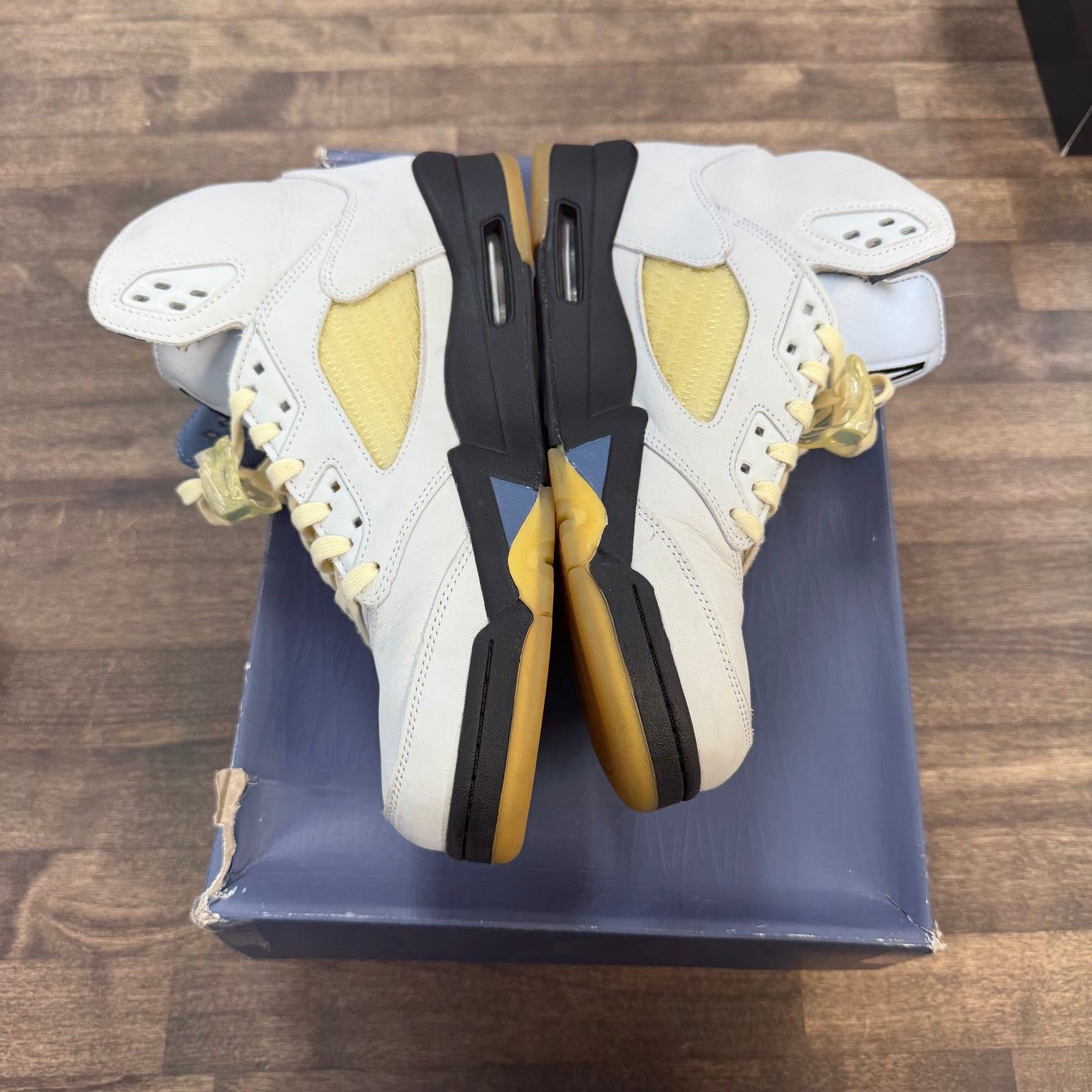 A Ma Maniere Dawn Jordan 5 (W) (USED)