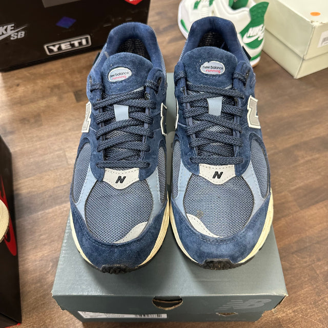 Gore Tex New Balance 2002R Navy (USED)