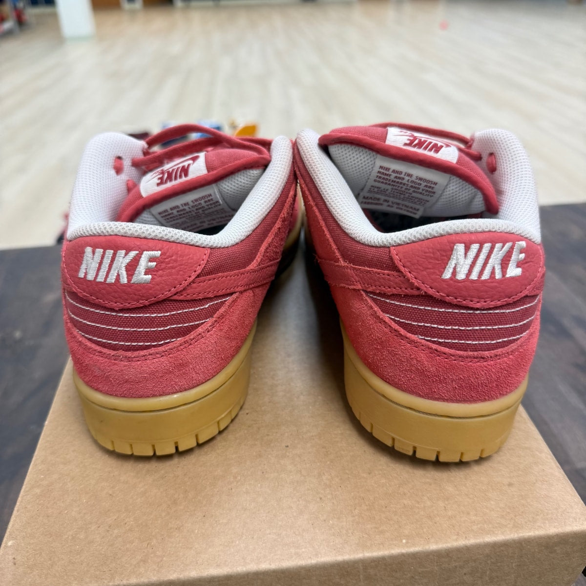 Nike SB Dunk Low Adobe Size 9 (Pre-Owned) - Image 5