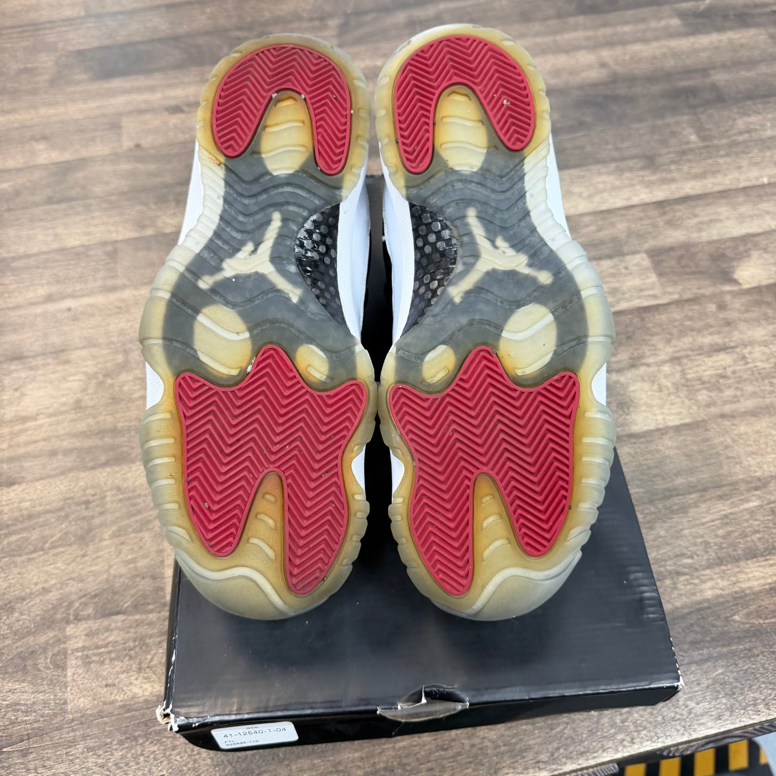 Tuxedo Jordan 11 Retro Low (USED)