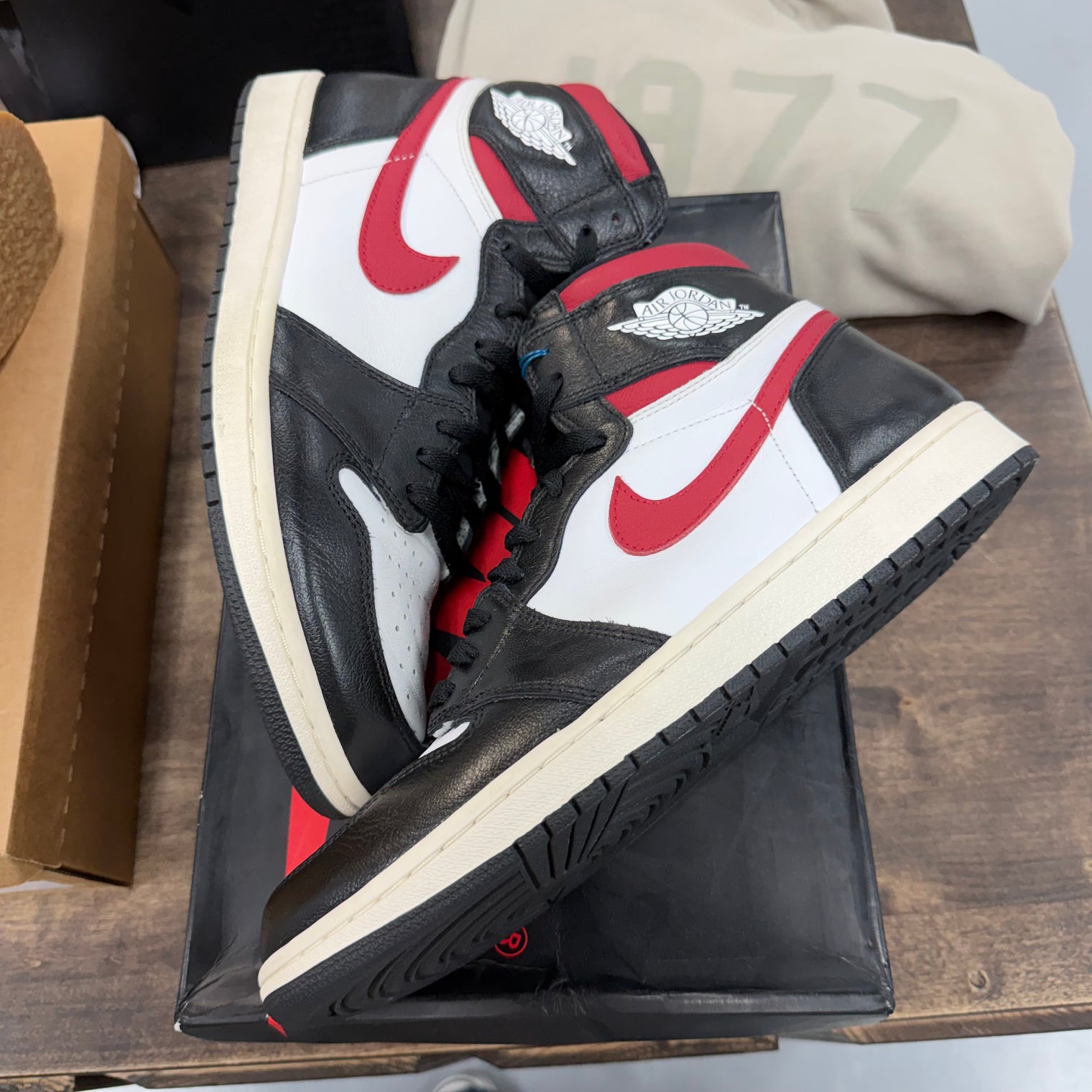 Black Gym Red Jordan 1 Retro High (USED)