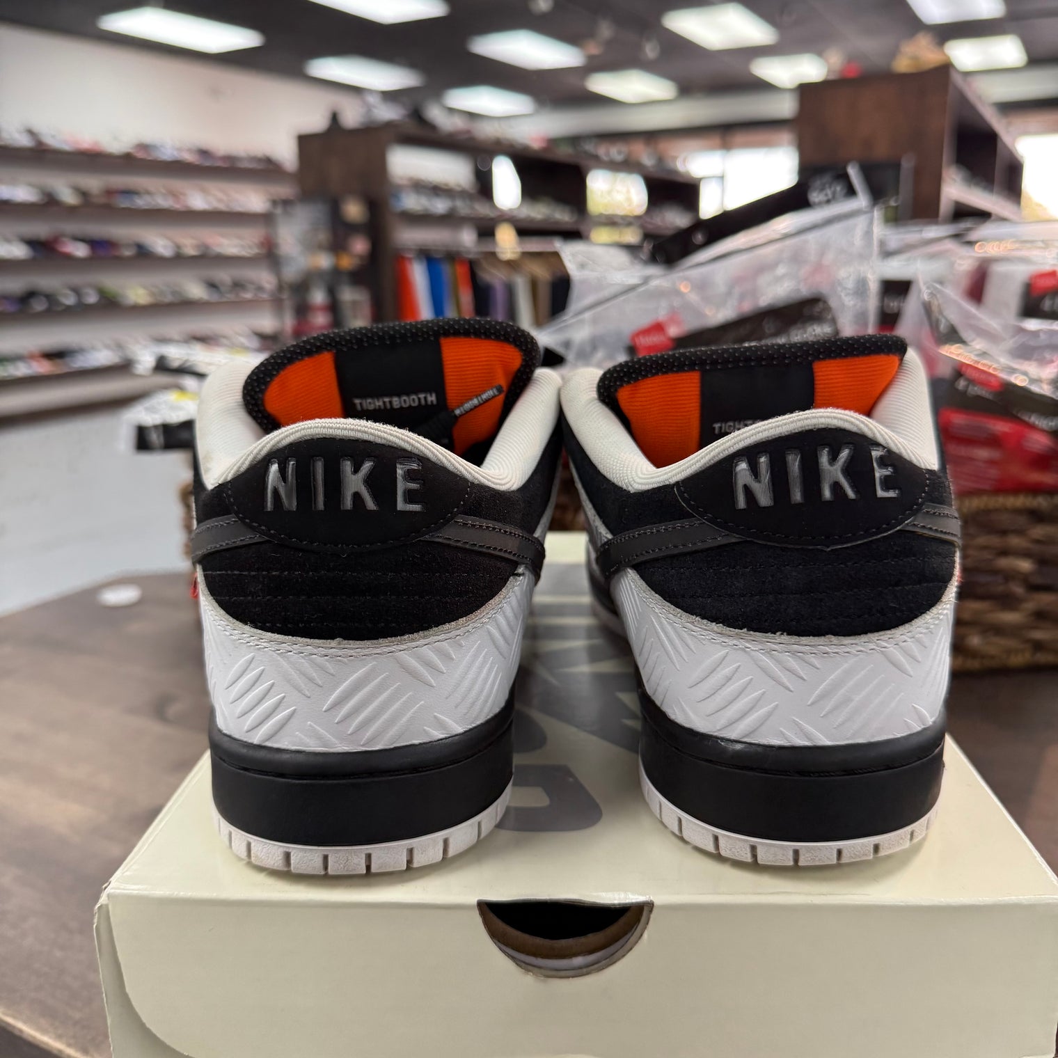 Tightbooth SB Dunk Low (USED)