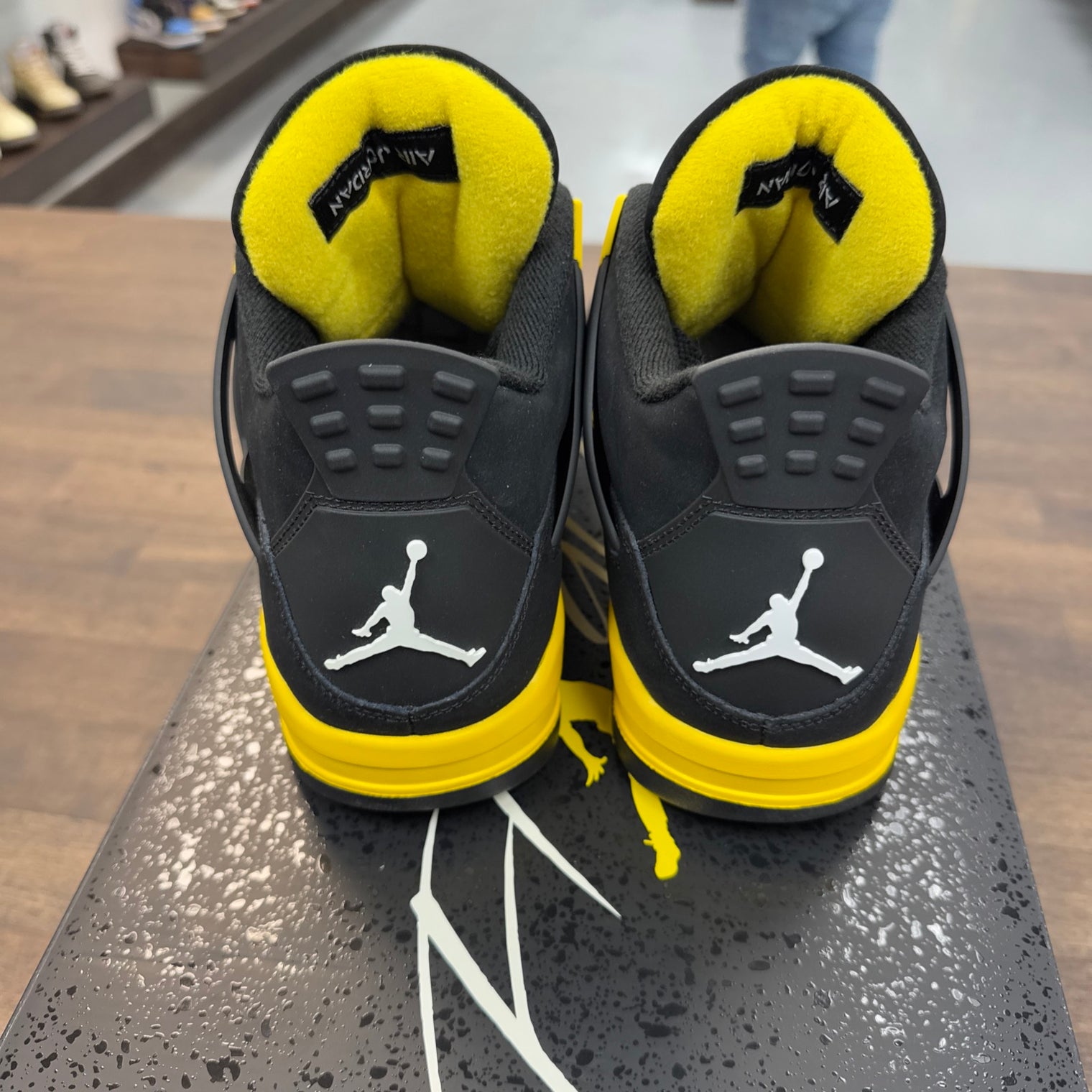 Yellow Thunder Jordan 4 (Lightly worn)