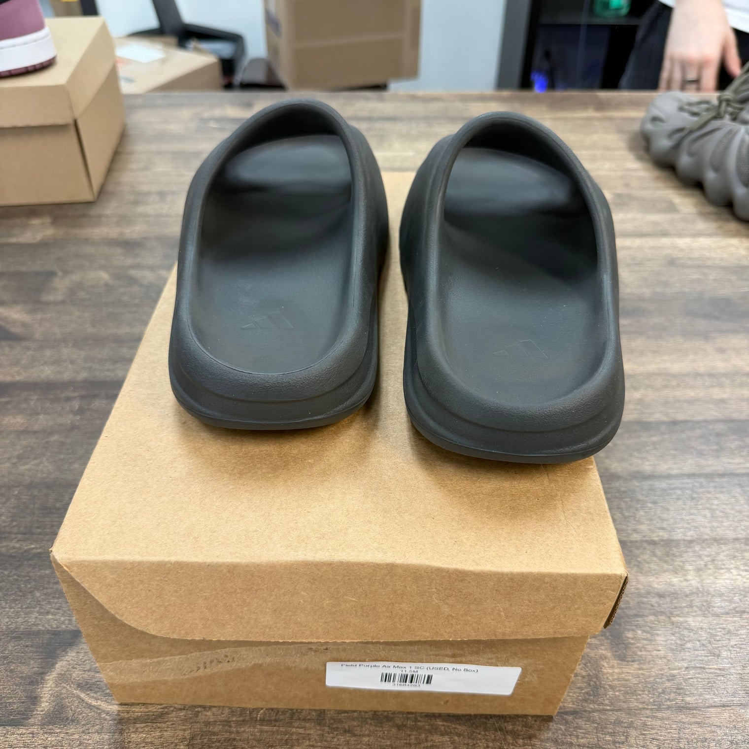 Onyx Yeezy Slide (USED, No Box)