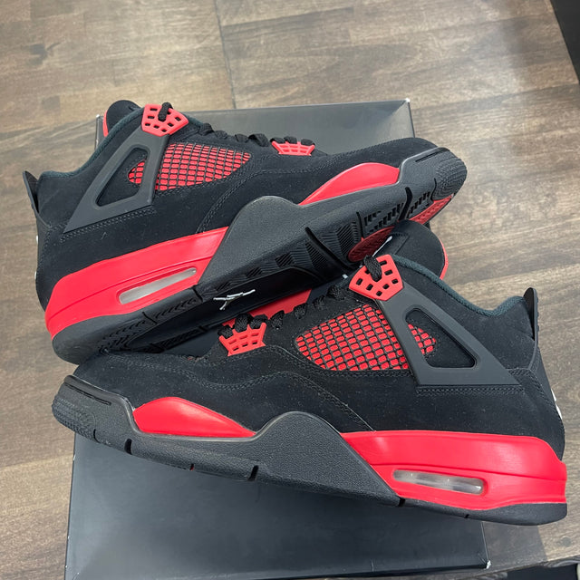 Red Thunder Jordan 4 (USED)