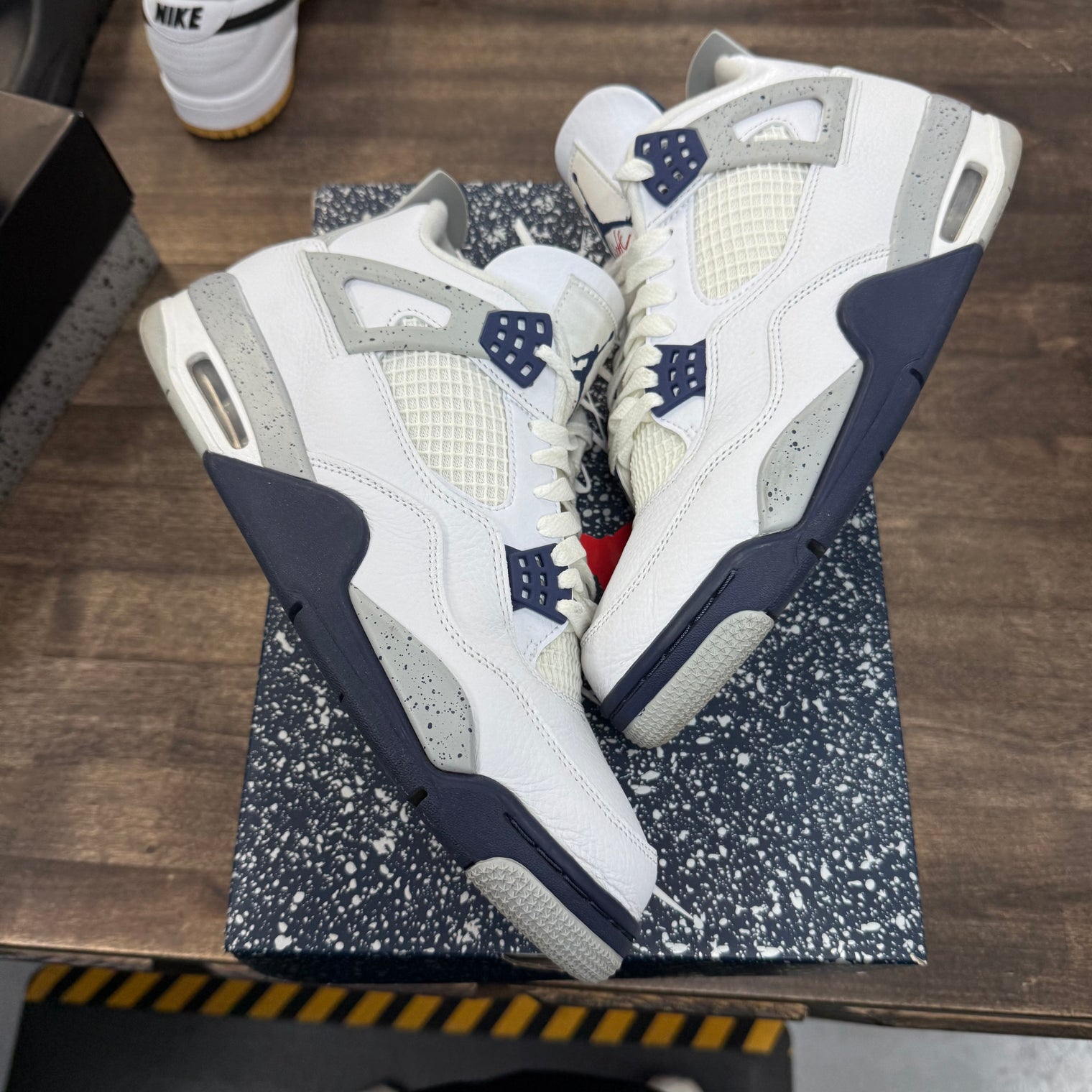 Midnight Navy Jordan 4 (USED)